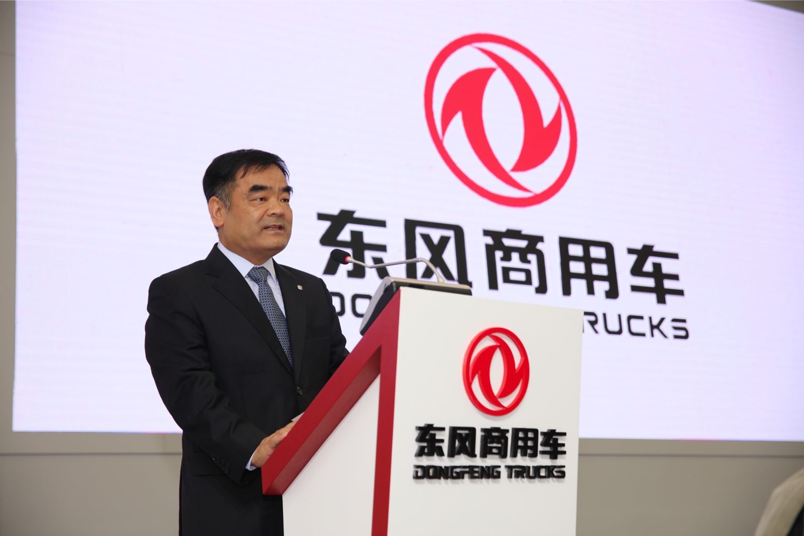 东风商用车2017销量担当亮相中国国际商用车展